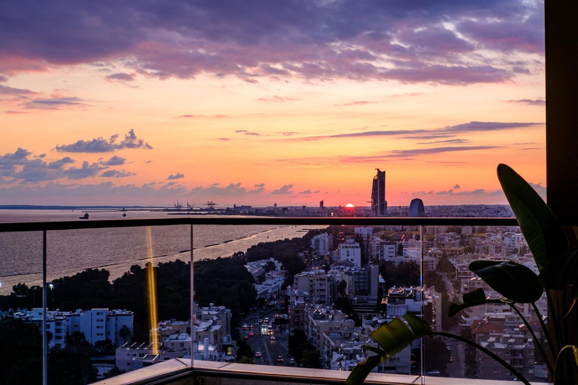 The Icon Limassol Apartment Phòng bức ảnh